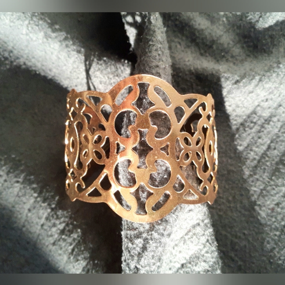 2/$20! Vintage gold cuff bracelet